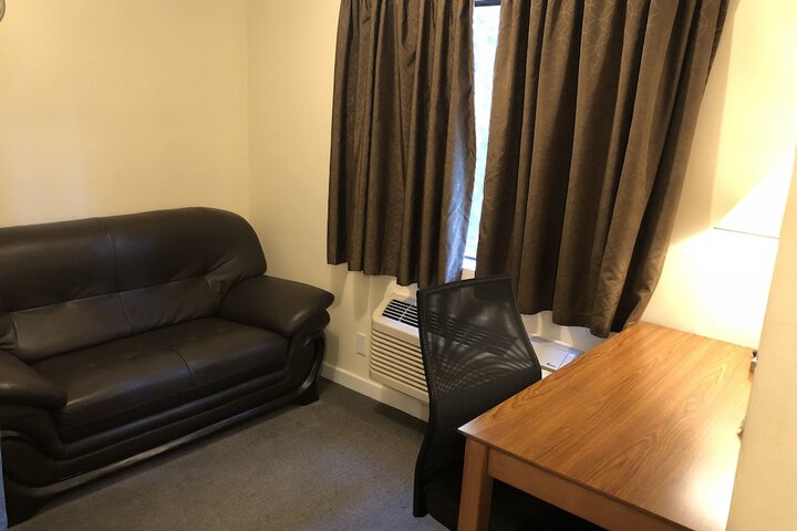 Room 13 of 34