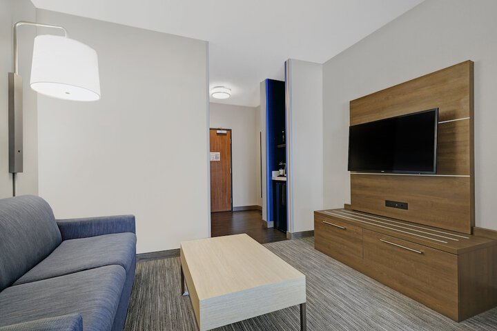 Holiday Inn Express Hotel & Suites NEWPORT by IHG