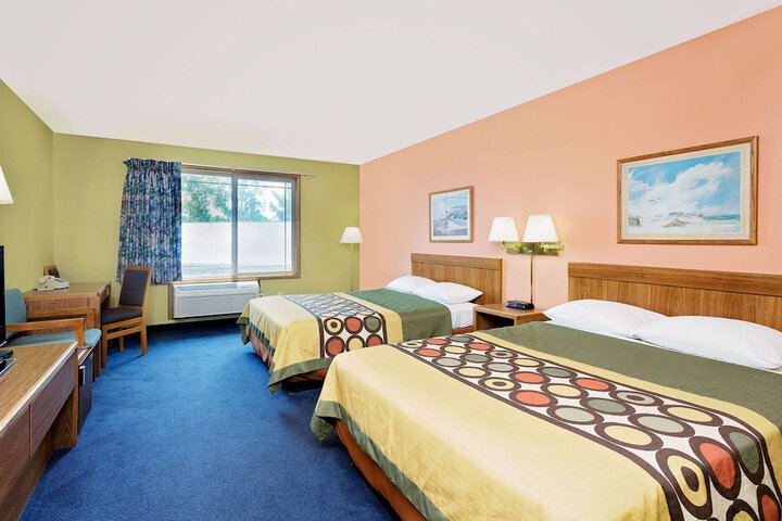 Room 8 of 15