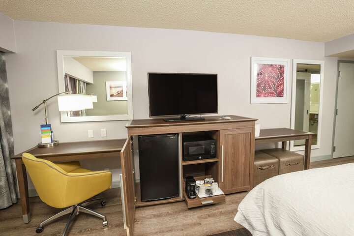 Room 13 of 28