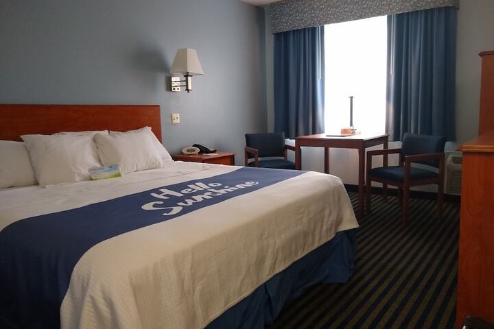 Room 6 of 27