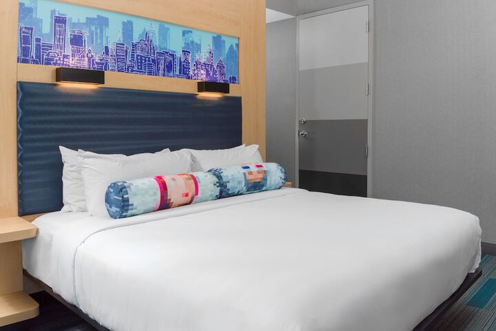 Room 10 of 28