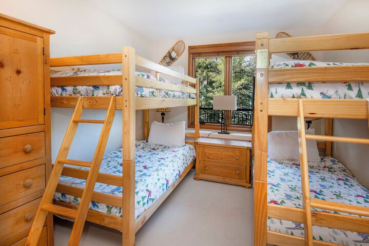 Room 32 of 43