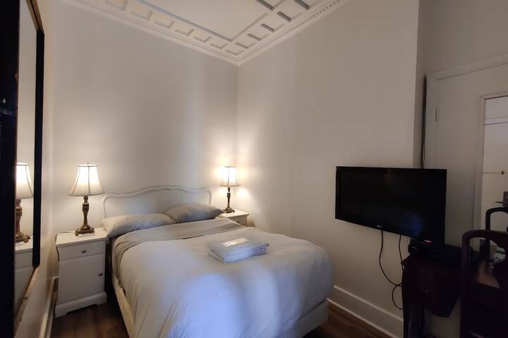 Room 5 of 30