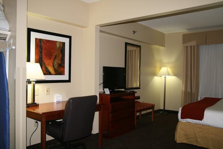 Room 25 of 40