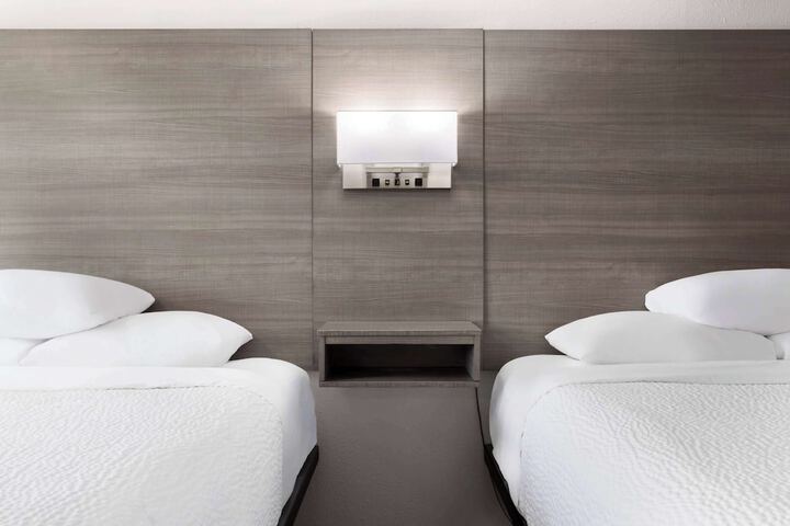 Room 32 of 41