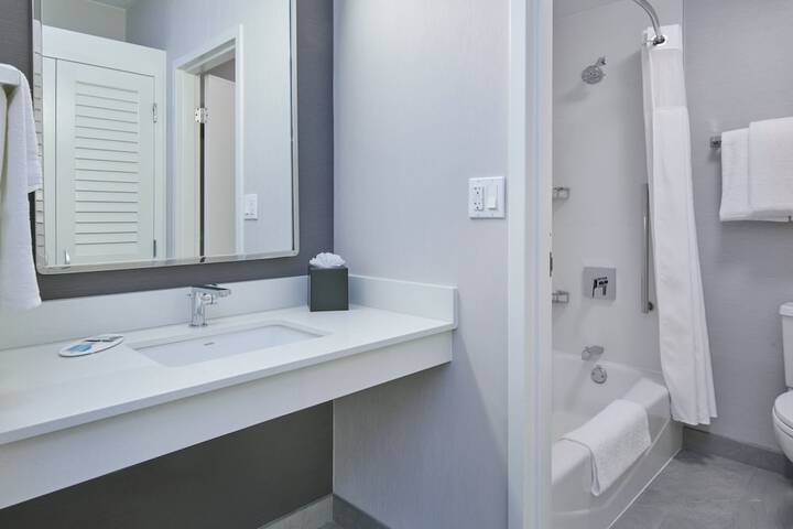 Courtyard by Marriott Detroit Livonia