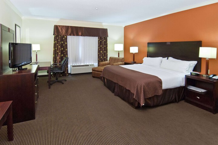 Room 18 of 34