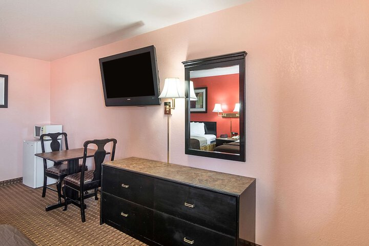 Room 16 of 30