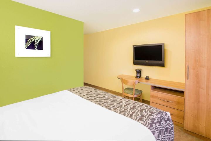 Room 10 of 26