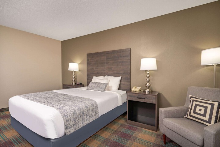 Room 14 of 28