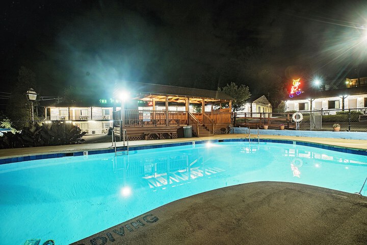 Pool 6 of 23