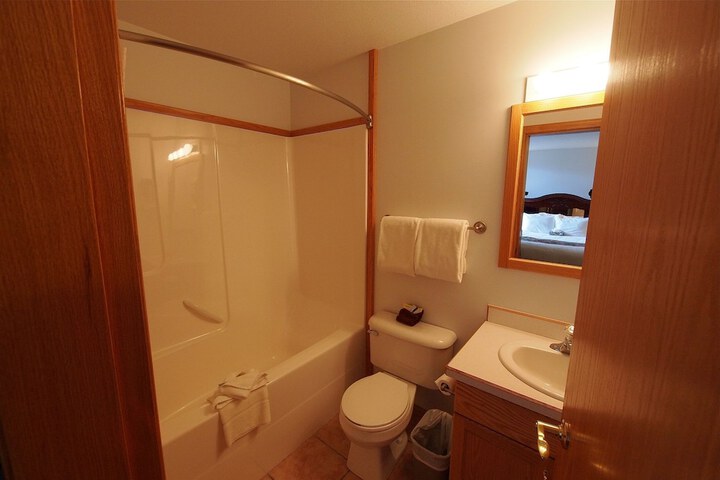 Executive House Suites Hotel & Conference Centre
