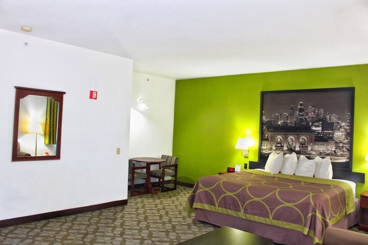 Room 15 of 38