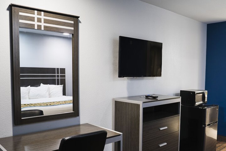 Room 30 of 34