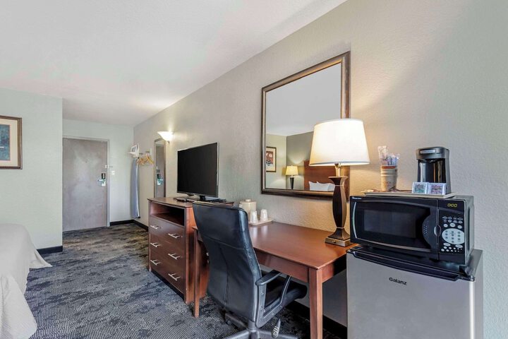Room 14 of 32