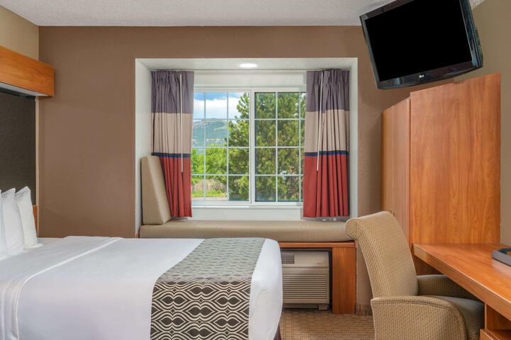 Room 12 of 28