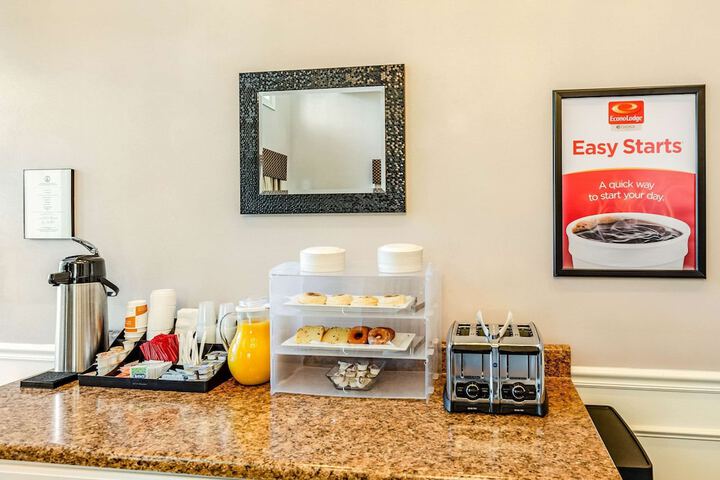 Breakfast/Coffee Service 30 of 33