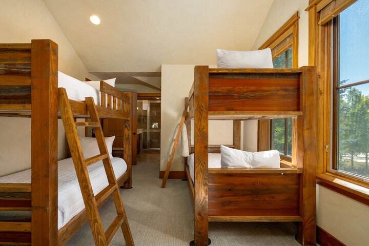 Room 83 of 108