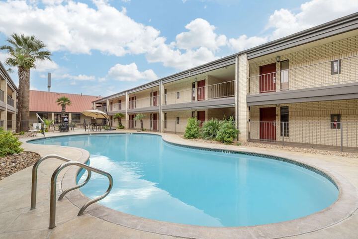 Pool 4 of 34