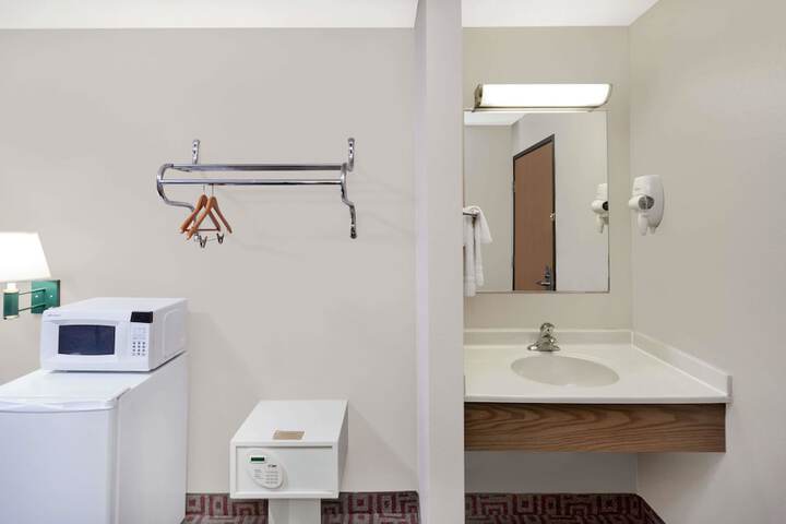 Room 15 of 18
