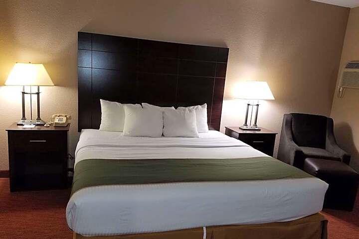 Valley Plaza Inn