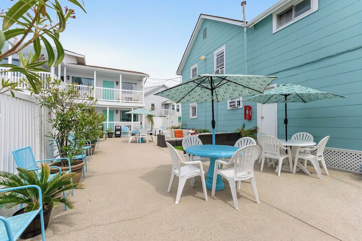 Daytona Inn & Suites