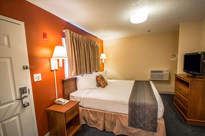 Room 8 of 32