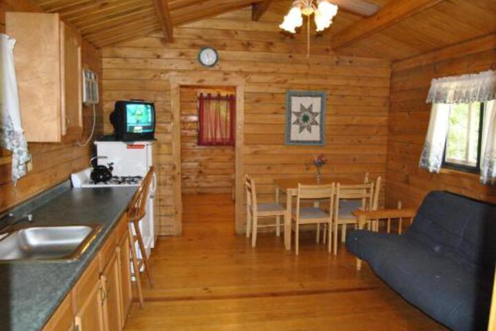 Robin Hill Camping Resort Cottage 7