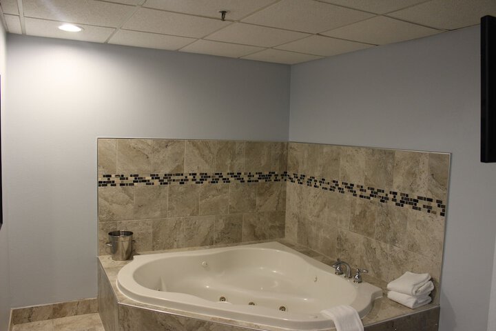 Hot Tub 75 of 83