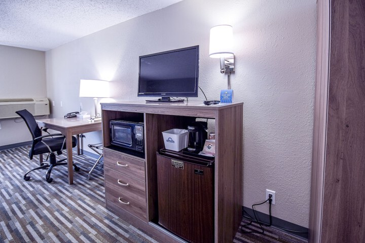 Room 32 of 46