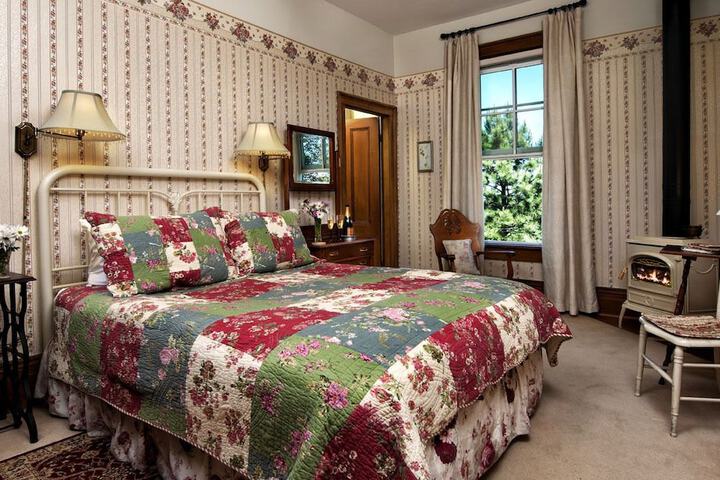 Room 11 of 28