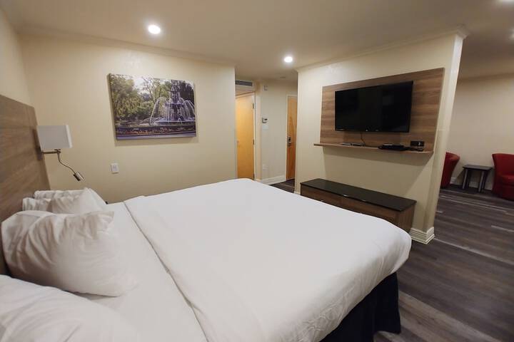 Room 53 of 77