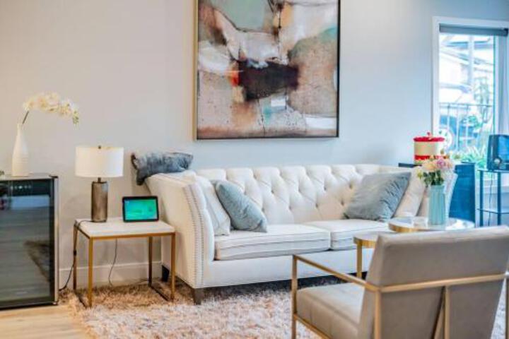 Luxurious 5B4B Home with Pool and View