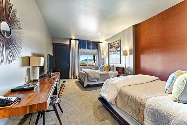 Room 35 of 82