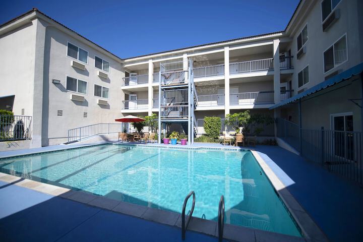 Brookhurst Plaza Inn