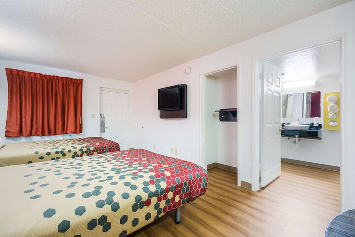Room 12 of 39