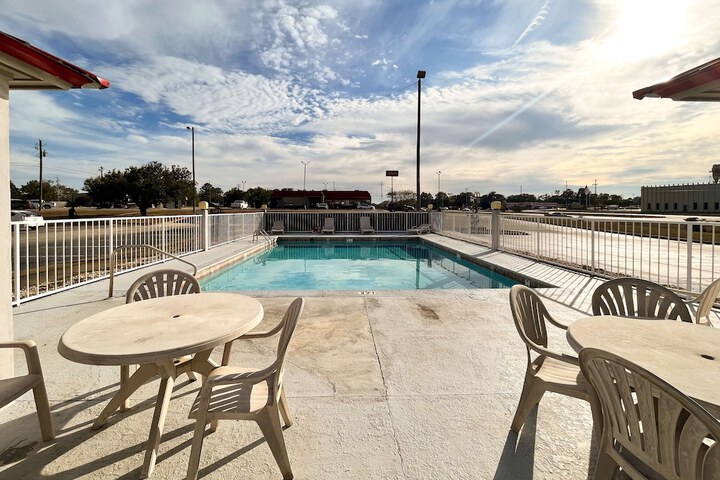 Pool 3 of 18