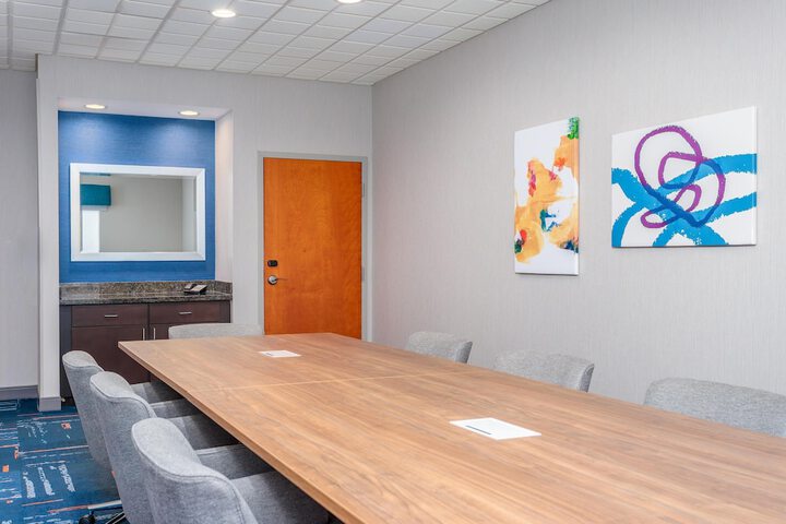 Hampton Inn & Suites Parkersburg Downtown