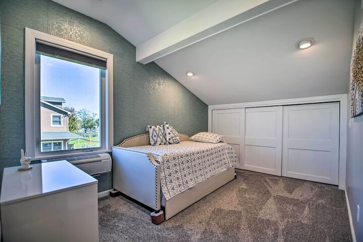 Home on Fox River: Modern Decor Style!
