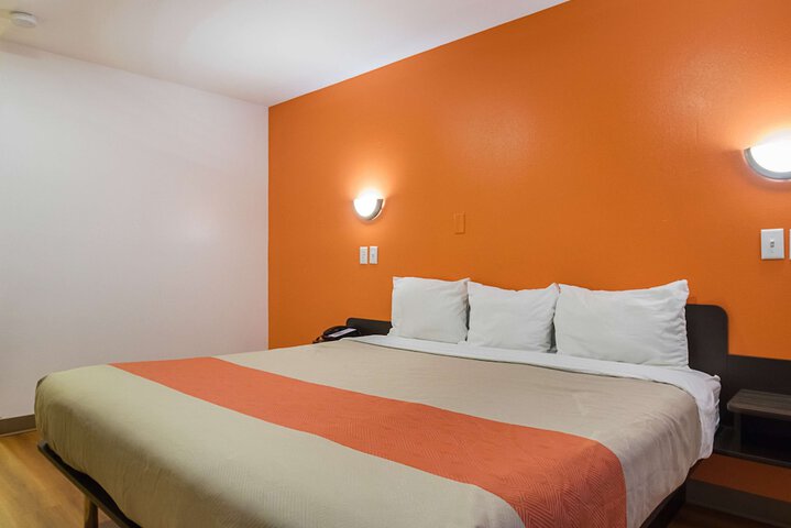Room 17 of 32