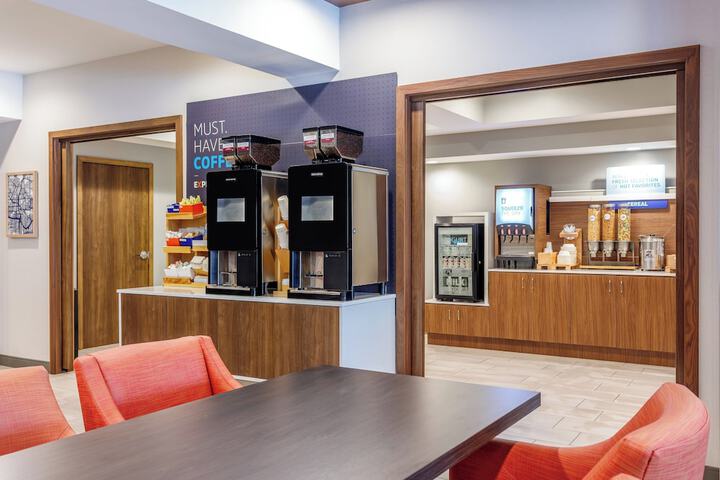 Holiday Inn Express & Suites Lancaster by IHG