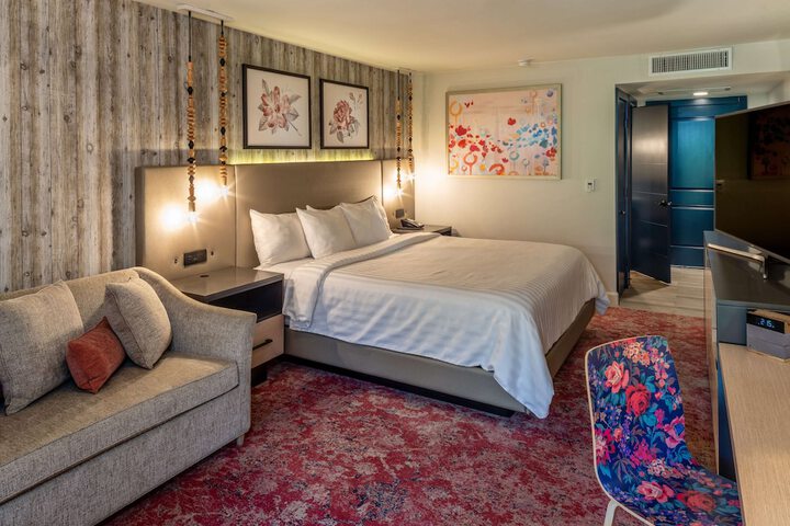 Room 28 of 118