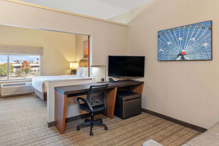 Cambria Hotel Plano Frisco