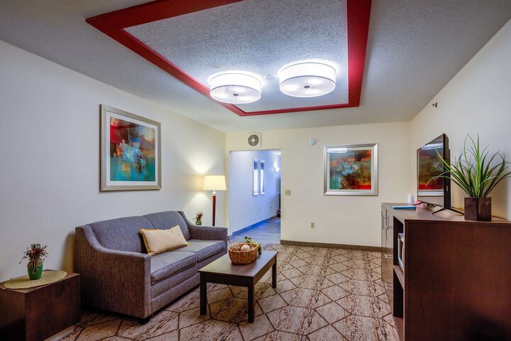 Room 13 of 28
