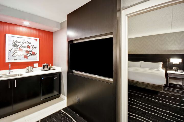 Room 26 of 102