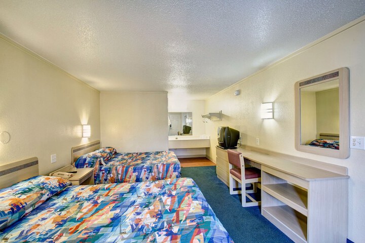Room 6 of 19