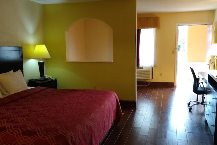 Room 26 of 96