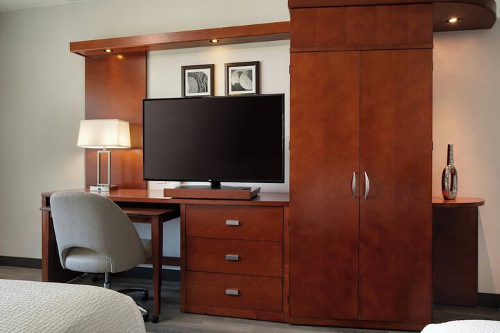 Room 32 of 65