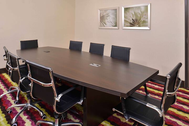 Hampton Inn & Suites Dallas Market Center